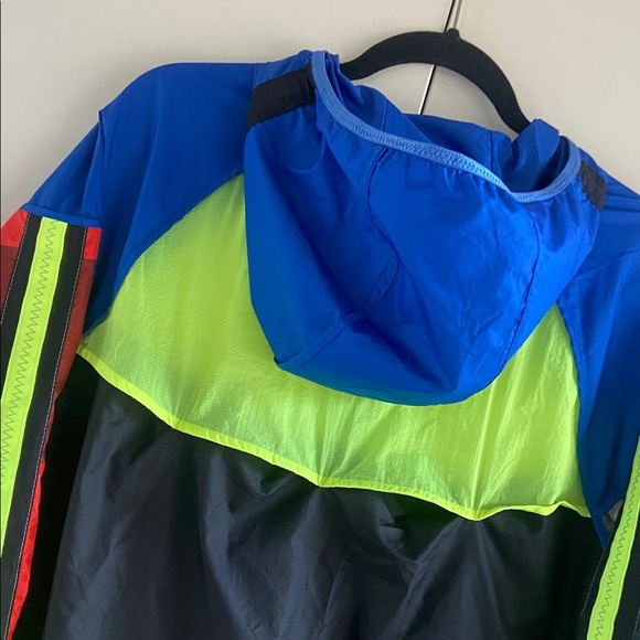Nike Running Run Wild Pack Windrunner Jacket - Picture 16 of 16